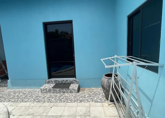 Izaac's 3* لوفينا